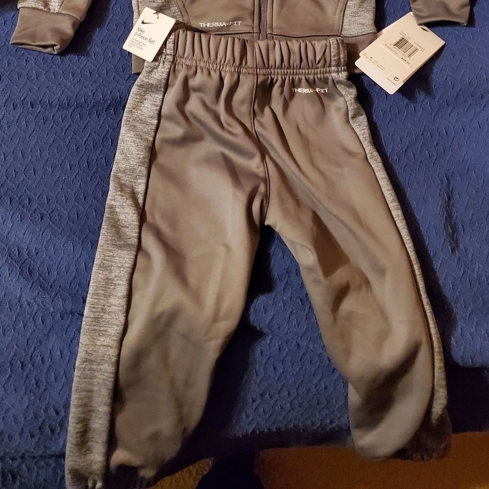 Nike zip up jogger 2 piece set - Picture 2 of 3